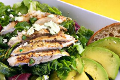 Fresh & Flavorful: Grilled Chicken Salad with Creamy Avocado
